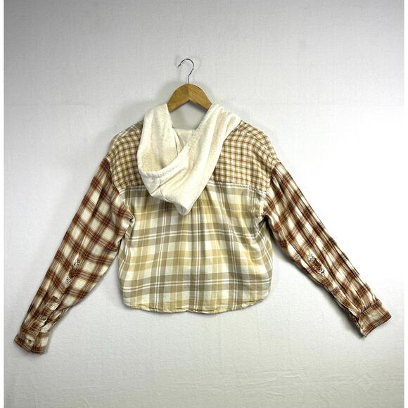 Cabin Core American Eagle Cropped Patchwork Flannel | Extra Small - Picture 10 of 12